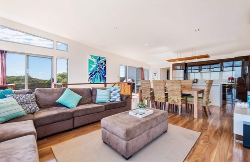 Warrenben House | Lakeview - A modern and beautifully designed holiday home