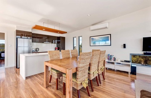 Warrenben House | Lakeview - A modern and beautifully designed holiday home
