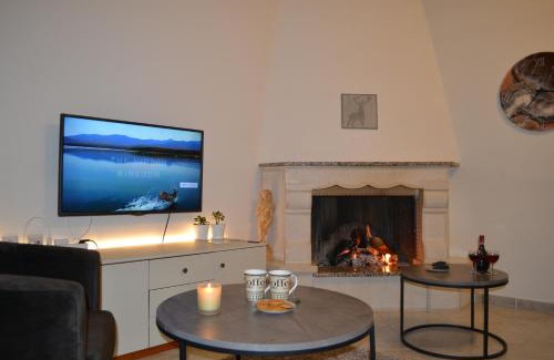 Kastoria Apartment | Lakeview Balcony in Kastoria