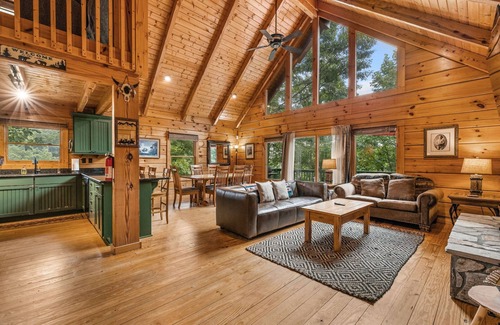 Sunset Cove Cabin | Lakeview Cabin Decks Game Room