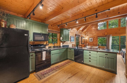 Sunset Cove Cabin | Lakeview Cabin Decks Game Room