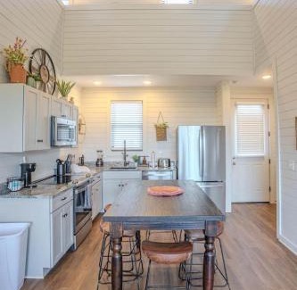 Sevierville House | Lakeview Cabin, Hot Tub, Game Rm