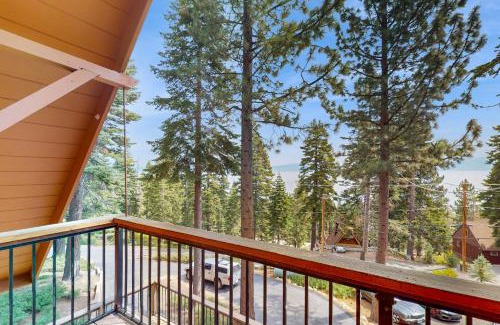 Tahoma House | Lakeview Cabin