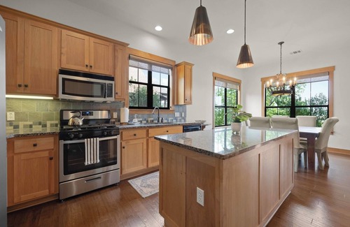Leander House | Lakeview Cabin w/Resort Style Pools, pickleball, N. Shore Marina on Lake Travis