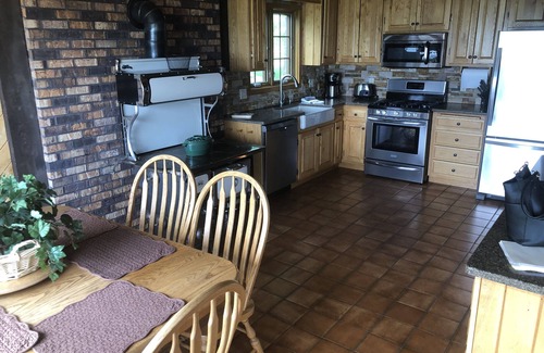 Algoma House | Lakeview Chalet - perfect for your getaway
