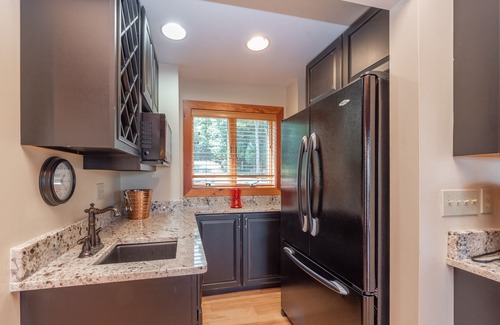 McHenry House | Lakeview Chalet w/Hot Tub, Pool Table & Fire Pit
