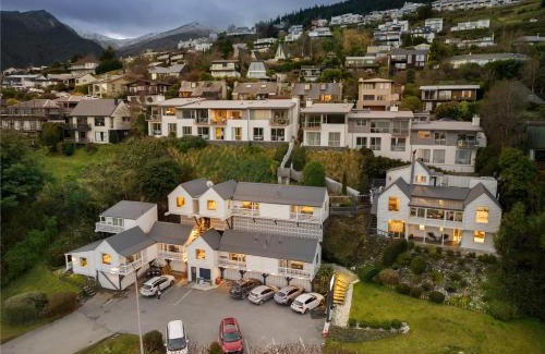 Queenstown House | Lakeview Colonial House