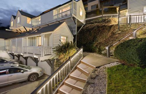 Queenstown House | Lakeview Colonial House