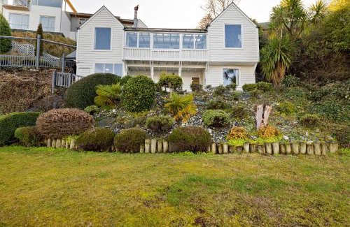 Queenstown House | Lakeview Colonial House