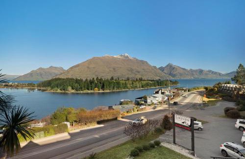 Queenstown House | Lakeview Colonial House