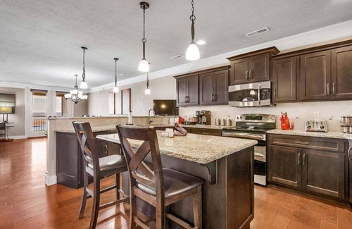 Indian Point Condo | Lakeview Condo Only 5 Min to Silver Dollar City! Enjoy 1419 for Vacation!