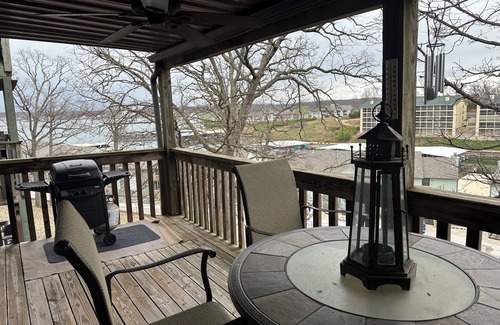 Lake Ozark Condo | LAKEVIEW CONDO, only 3 steps into condo! Onsite parking and access to the lake.