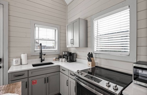 Sevierville Cabin | Lakeview Escape! Pet-Friendly Cabin + Game Loft