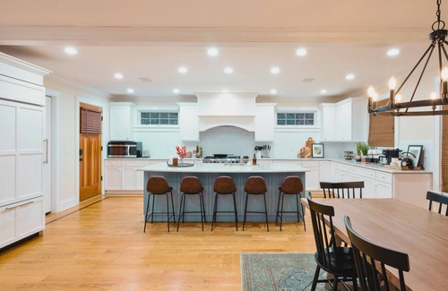 Danbury House | Lakeview Estate - Chef's Kitchen - NYC Getaway