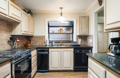Carnelian Bay House | Lakeview Gem—Near ski resorts, Lake across street!