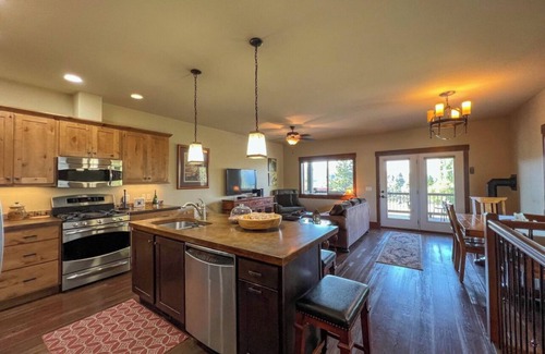 Bigfork House | Lakeview Getaway-Walk To Downtown Bigfork, Rated #1 Lake town in USA