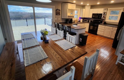Sloans Valley House | Lakeview Happy Place - 10 Person Home W/Hot Tub! 🤙