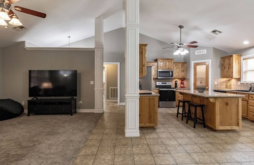 Grove House | Lakeview Home in serene setting, 3 mi to Grove! Perfect for families & fishermen