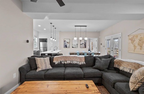 Lindseyville House | Lakeview Home Perfect for Family Getaways|Backyard