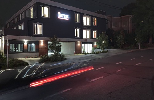 Central Houghton Apartment | Lakeview Hotel