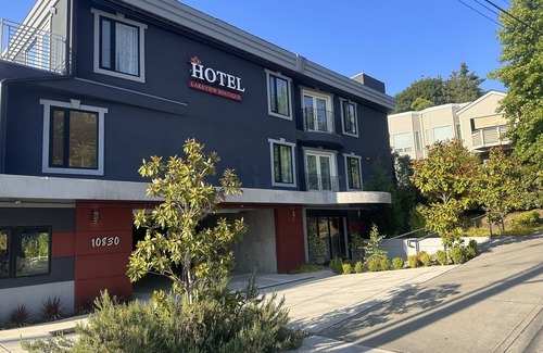 Central Houghton Apartment | Lakeview Hotel