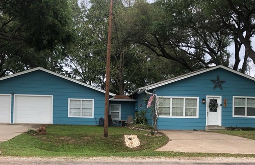 West Livingston House | LAKEVIEW HOUSE
