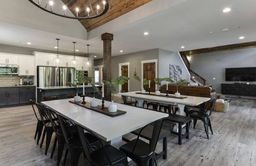 Table Rock House | Lakeview, Indoor/Outdoor Pool, HotTub & Pet Frdnly