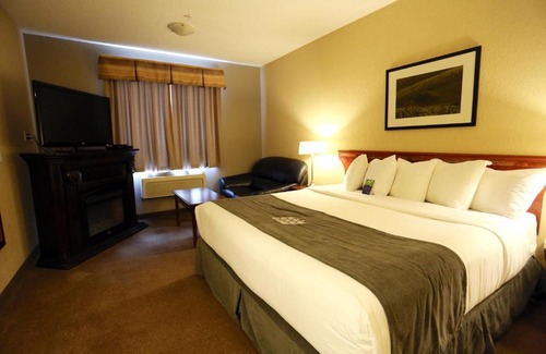 Fort Nelson Hotel | Lakeview Inns & Suites - Fort Nelson