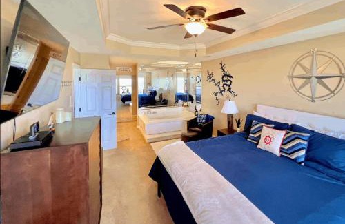 Lake Ozark House | Lakeview Lake Ozark Condo 2bd2bapool-sleeps 7pp