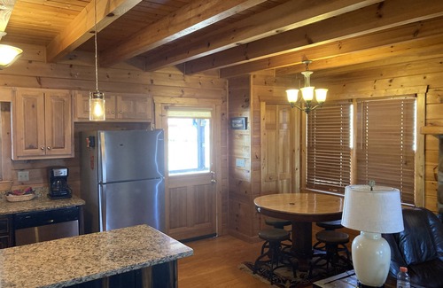 Ellijay Cabin | Lakeview Lodge Overlooking Carters Lake