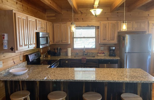 Ellijay Cabin | Lakeview Lodge Overlooking Carters Lake