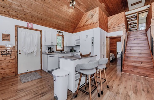 Tobermory Cottage | Lakeview Loft: A-Frame Escape Tobermory