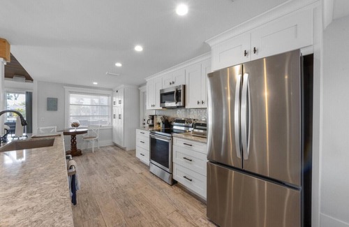 Anna Maria House | Lakeview Lookout - Canal Front Cottage