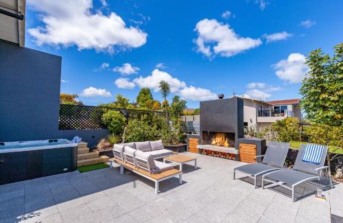 Hilltop House | Lakeview Lookout
