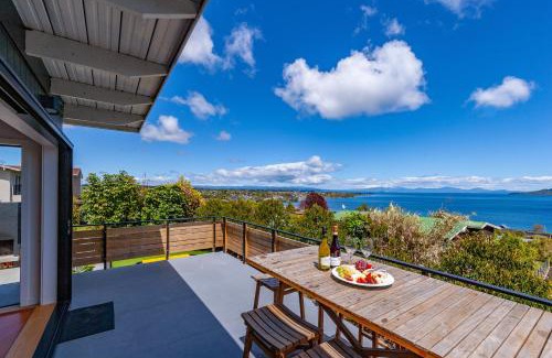 Hilltop House | Lakeview Lookout