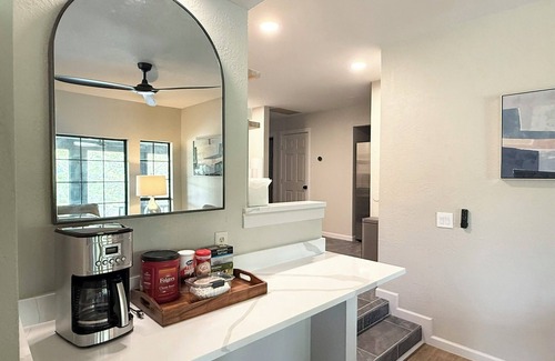 Warr Acres House | Lakeview Lounge Group-friendly Near Hefner LW