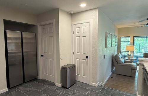 Warr Acres House | Lakeview Lounge Group-friendly Near Hefner LW