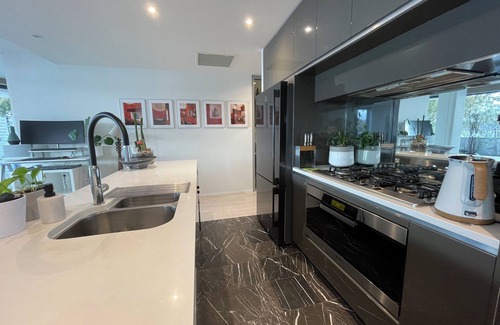 Kingston Condo | Lakeview Luxe - Pool, Gym, Tesla EV Charger - Prime Kingston Foreshore Location!