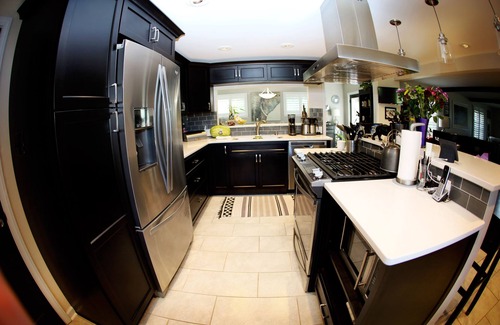 Lakewood House | Lakeview Luxury, Lakewood 4 bdrm 2 full 2 1/2 bath. Certificate # 2236