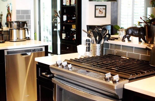Lakewood House | Lakeview Luxury, Lakewood 4 bdrm 2 full 2 1/2 bath. Certificate # 2236