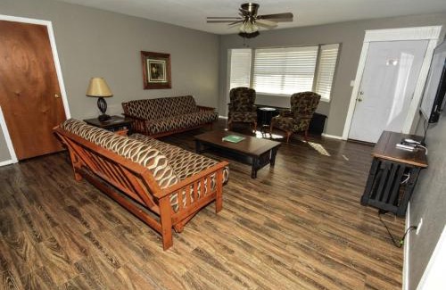 Mead House | Lakeview Main Room - 24