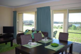 Waterhouse Hotel | Lakeview Motel and Apartments