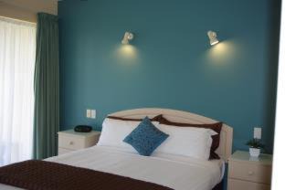 Waterhouse Hotel | Lakeview Motel and Apartments
