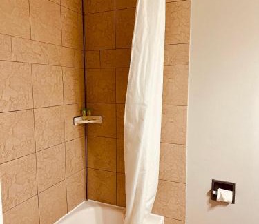 Kincardine Hotel | Lakeview Motel & Cottage