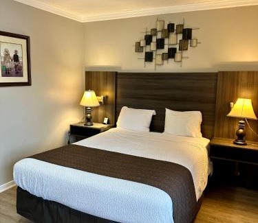 Kincardine Hotel | Lakeview Motel & Cottage