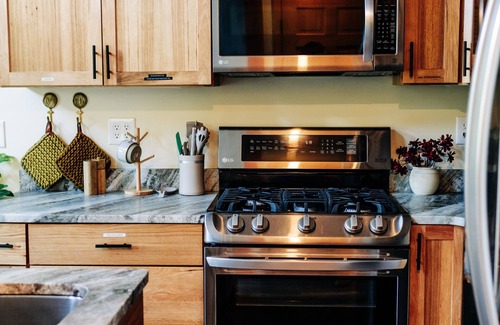 Green Mountains Cabin | Lakeview☀️Near Stowe🥾4 Bedroom👨👩👧👦Hot Tub🥂Mountain View🏔Canoe🛶Game Room🎱Swimming🏊♀️