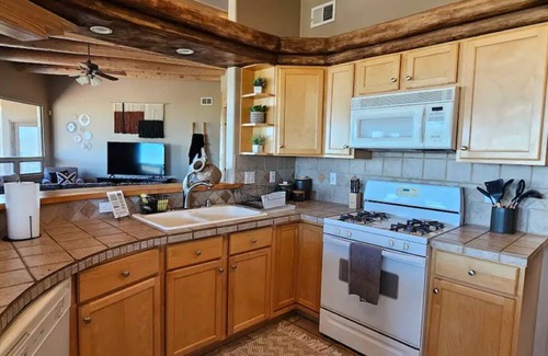 Truth or Consequences House | Lakeview Oasis; Your Home away from Homenn