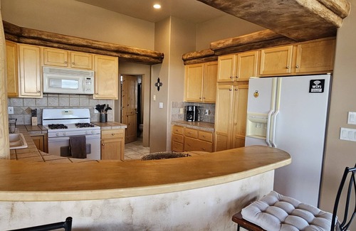 Truth or Consequences House | Lakeview Oasis; Your Home away from Homenn