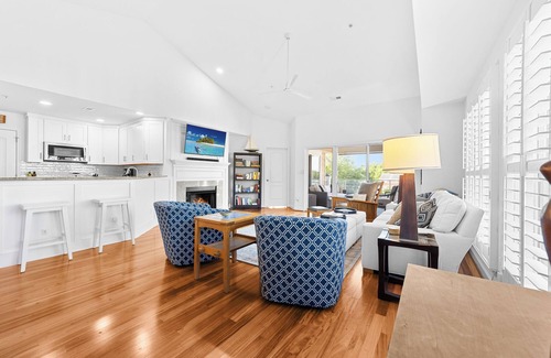 Cornelius Condo | Lakeview Penthouse on Lake Norman