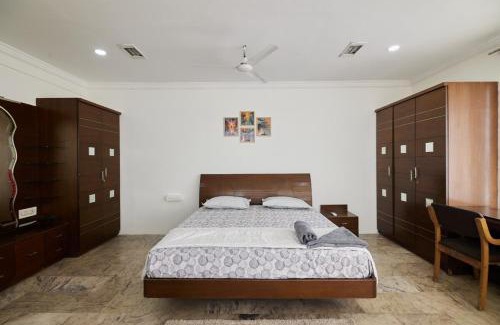 Serilingampally Apartment | LakeView Penthouse Room Himayatnagar